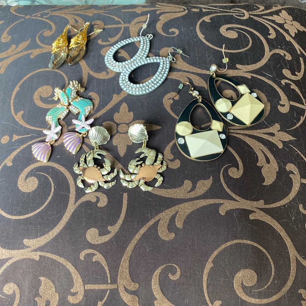 Assorted Women's Fashion Earrings (bundle you receive all 5 pair)